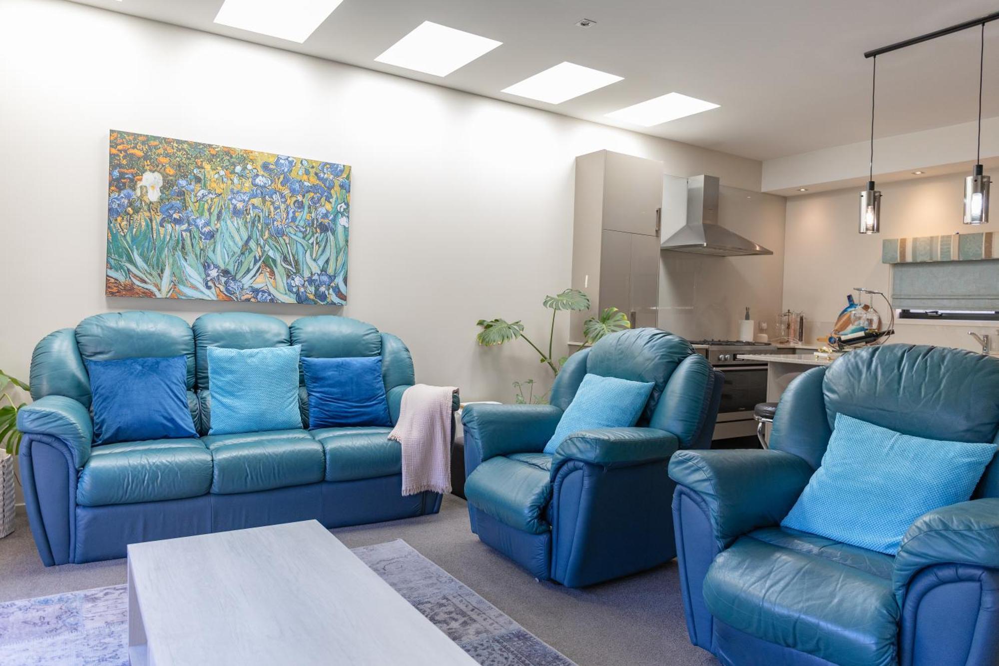 Stylish Retreat Steps From Waterfront, With Parking, Wi-fi, Ac