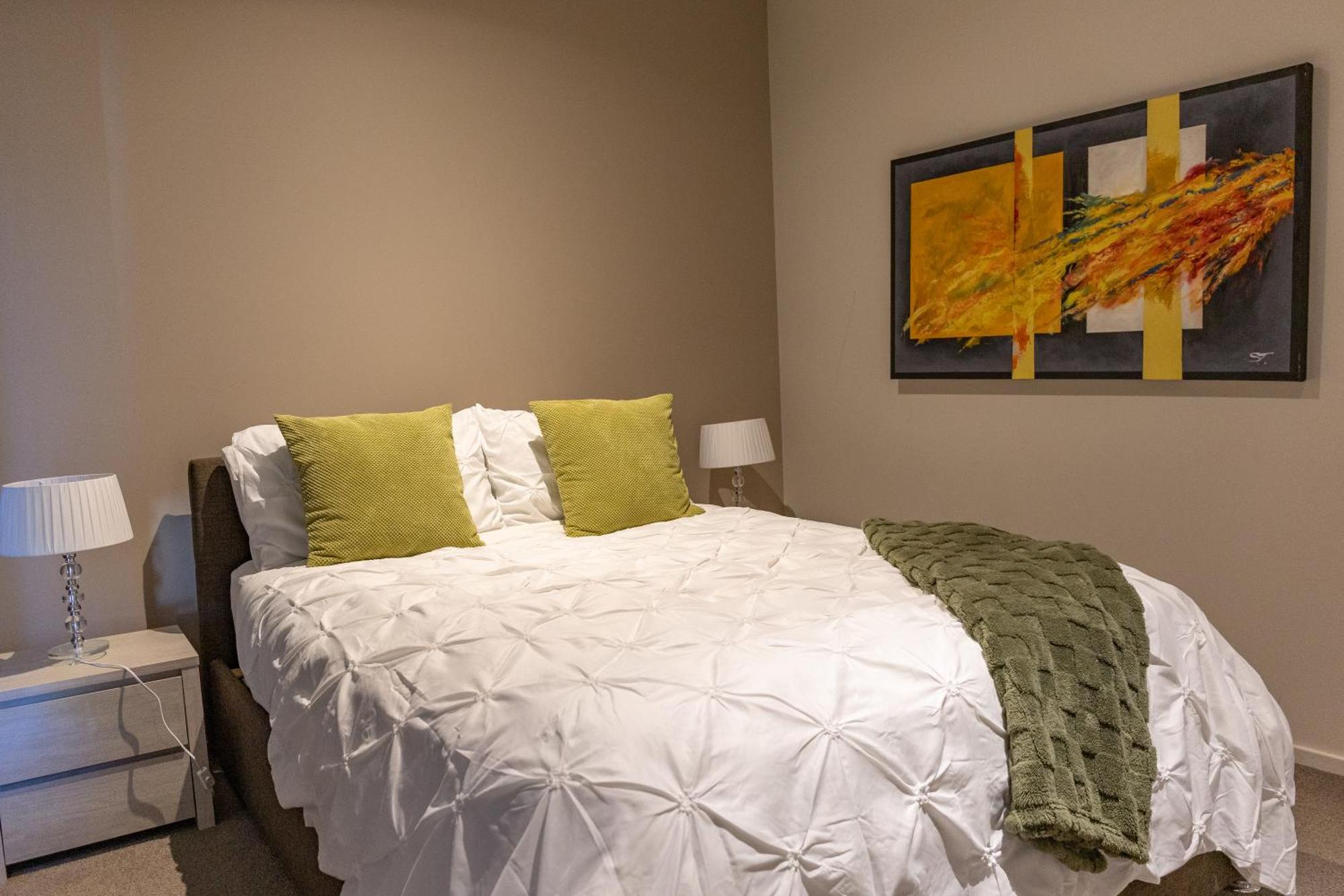 Holiday home Stylish Retreat Steps From Waterfront, With Parking, Wi-fi, Ac