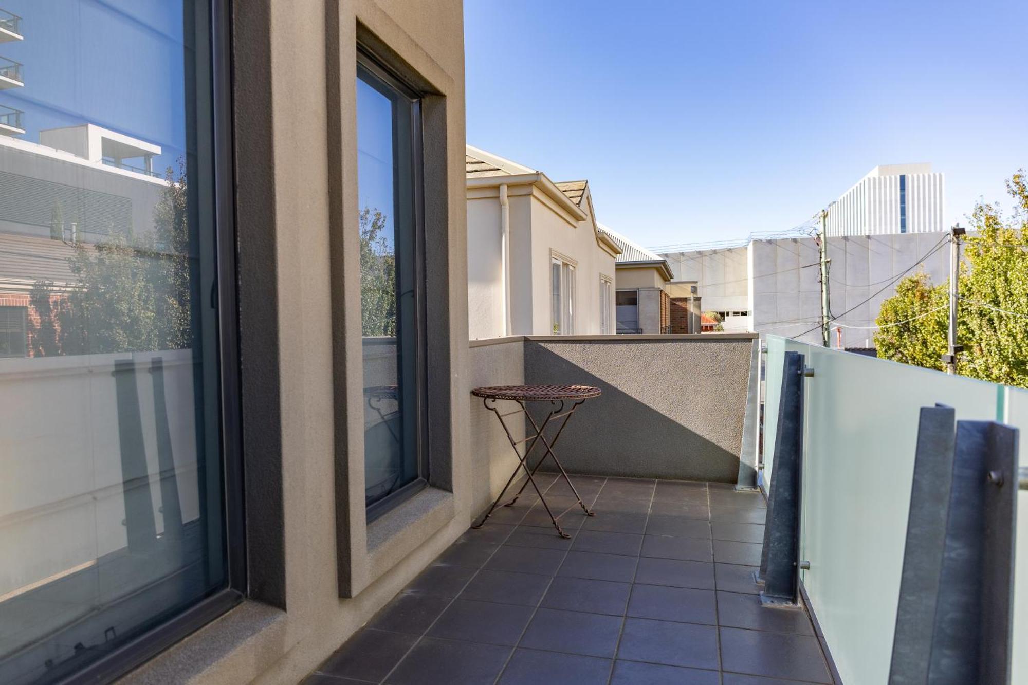 Stylish Retreat Steps From Waterfront, With Parking, Wi-fi, Ac *