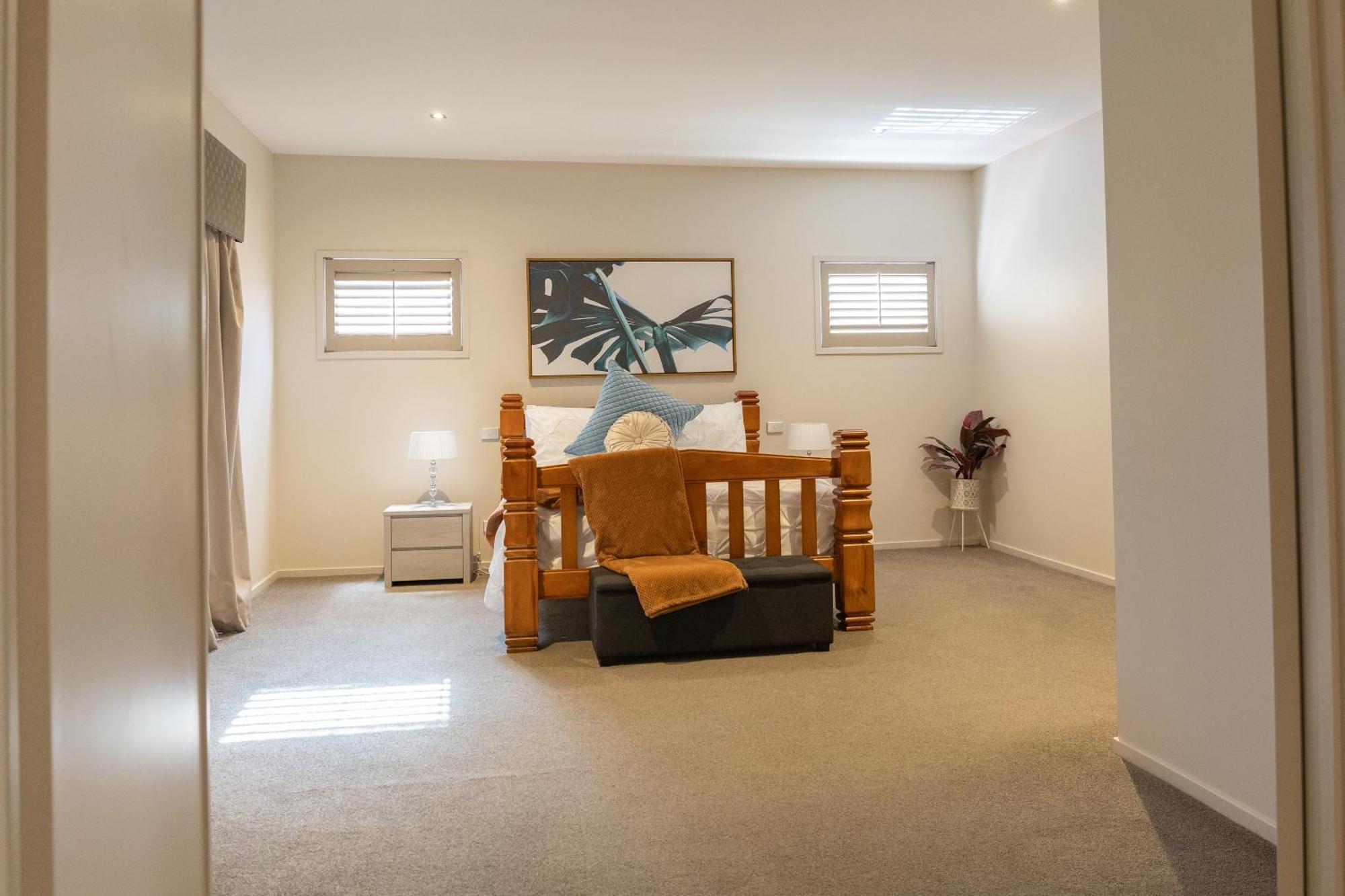 Holiday home Stylish Retreat Steps From Waterfront, With Parking, Wi-fi, Ac