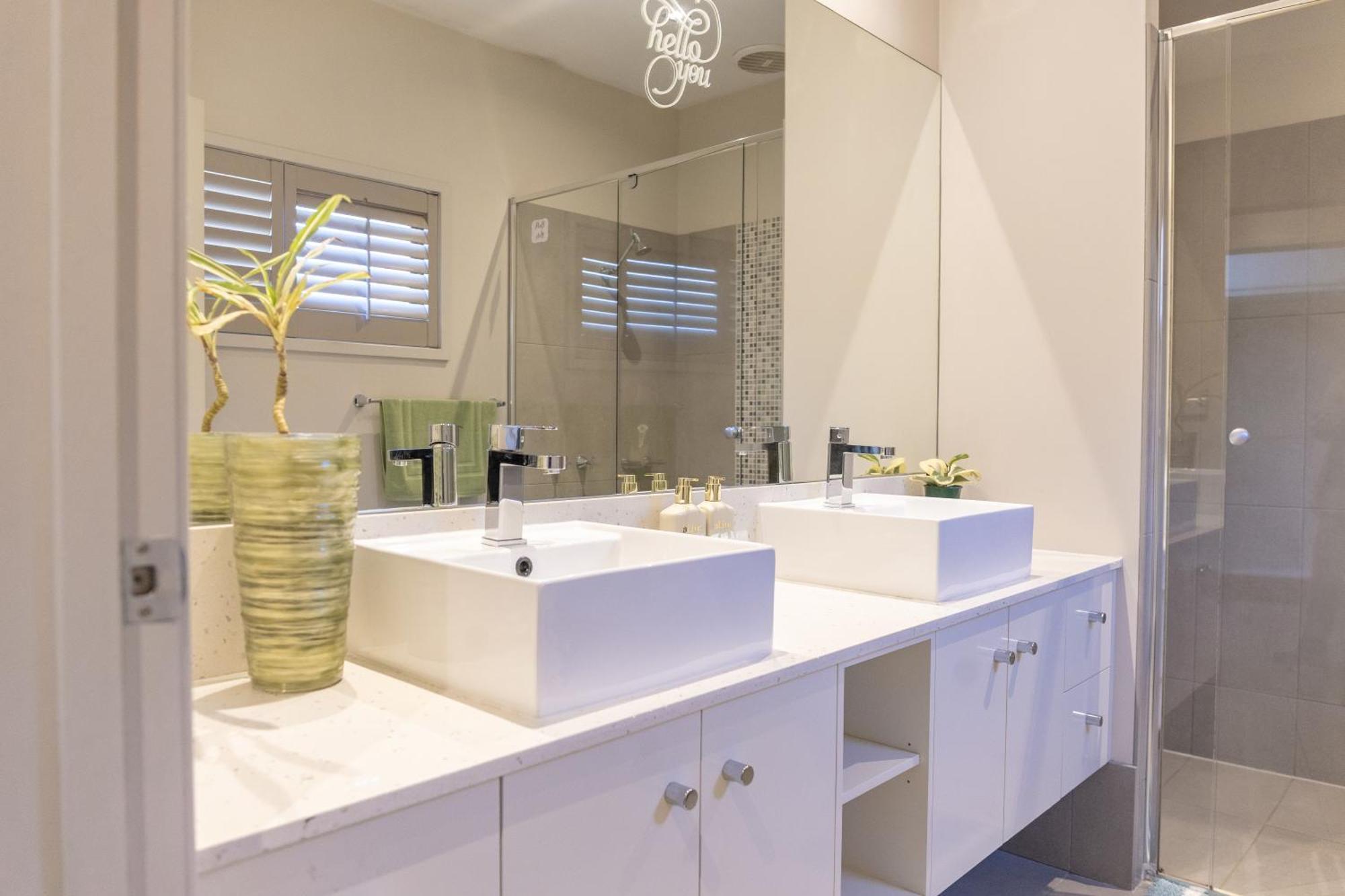 Stylish Retreat Steps From Waterfront, With Parking, Wi-fi, Ac * Geelong