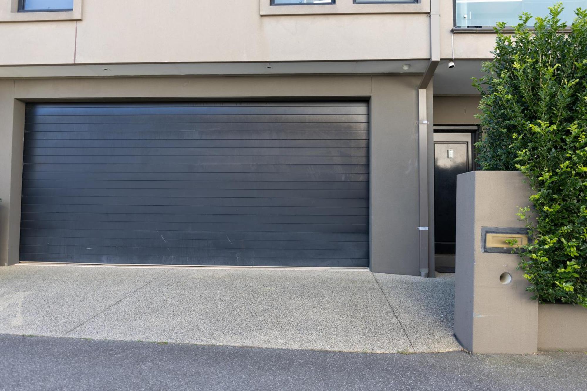 Stylish Retreat Steps From Waterfront, With Parking, Wi-fi, Ac