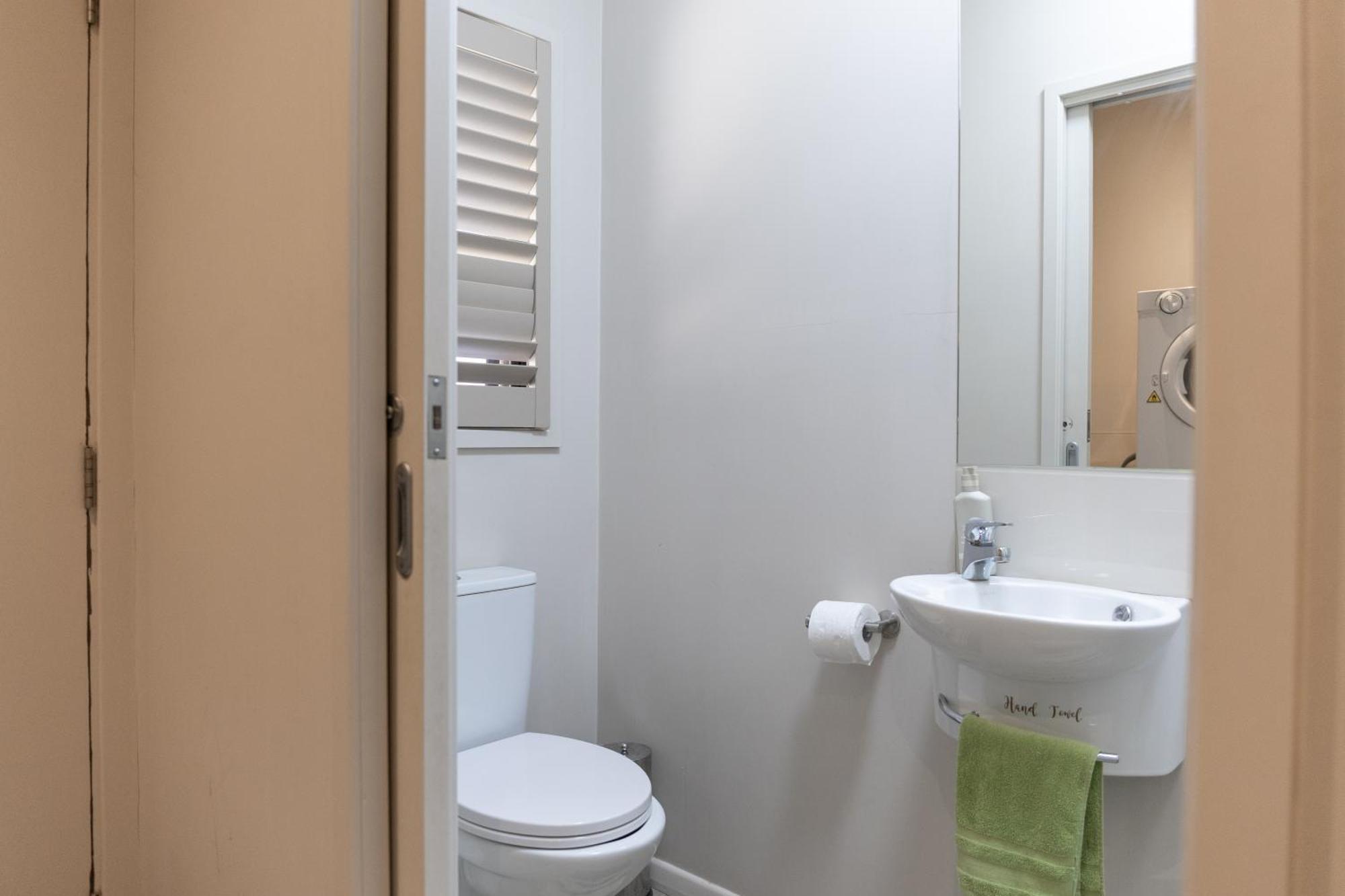 Stylish Retreat Steps From Waterfront, With Parking, Wi-fi, Ac * Geelong