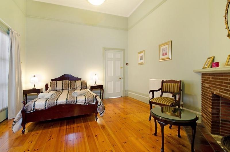 Gatehouse On Ryrie Bed & Breakfast