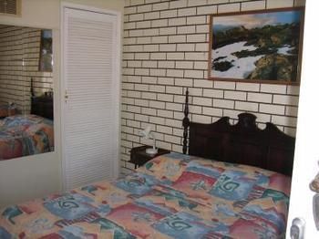 Colonial 3*
