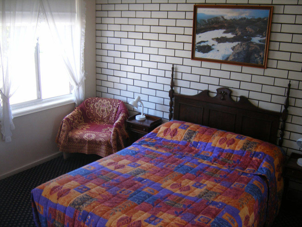 Colonial Hotel