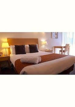 Parkwood & Motel