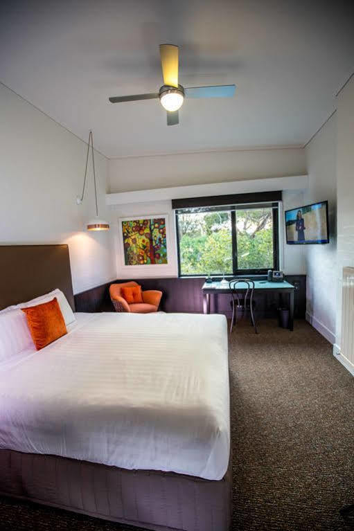 Waurn Ponds Estate 3* Geelong