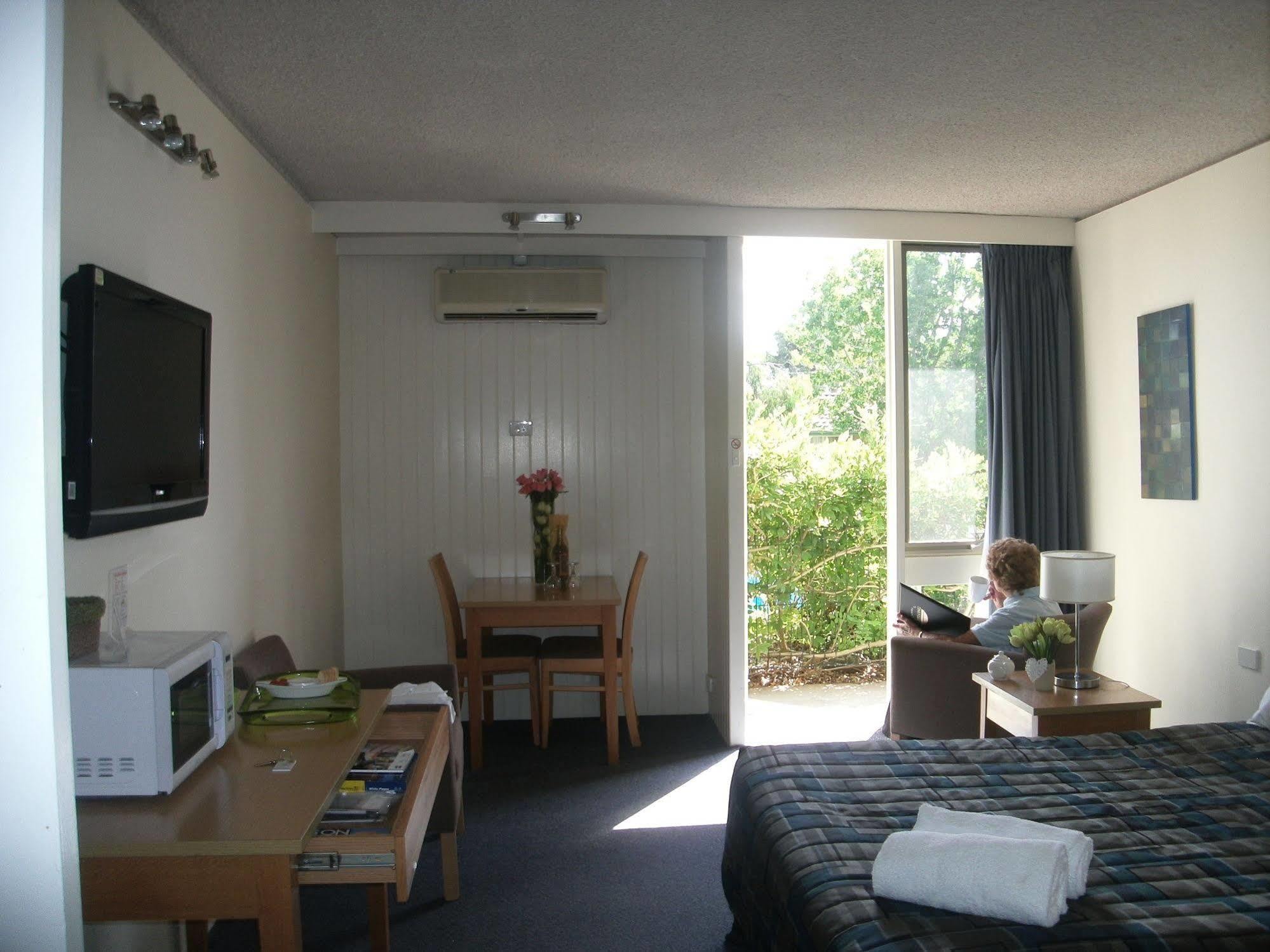 Parkwood & Motel 3*