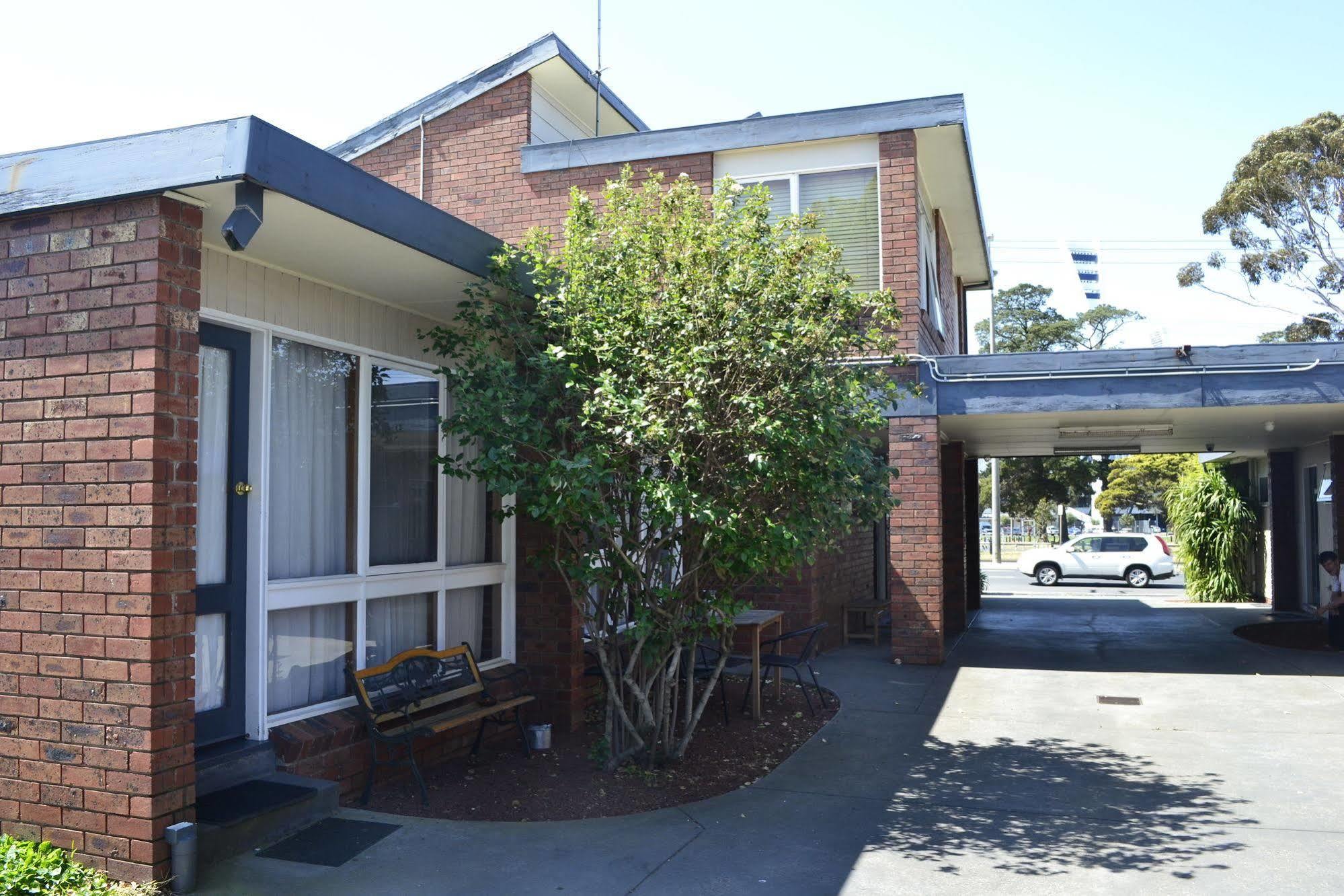 Kardinia Park Hotel