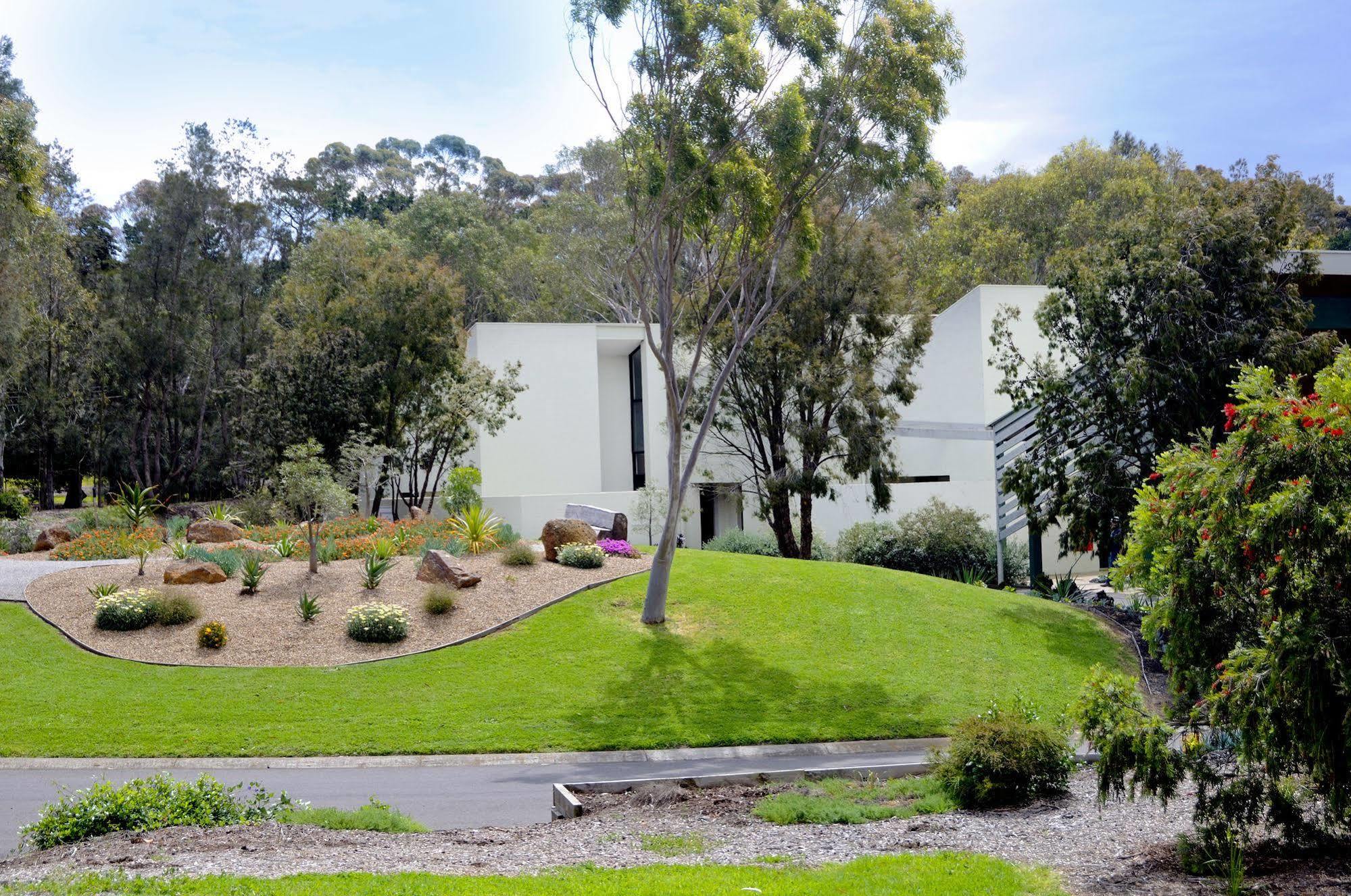 Eden Oak Hotel