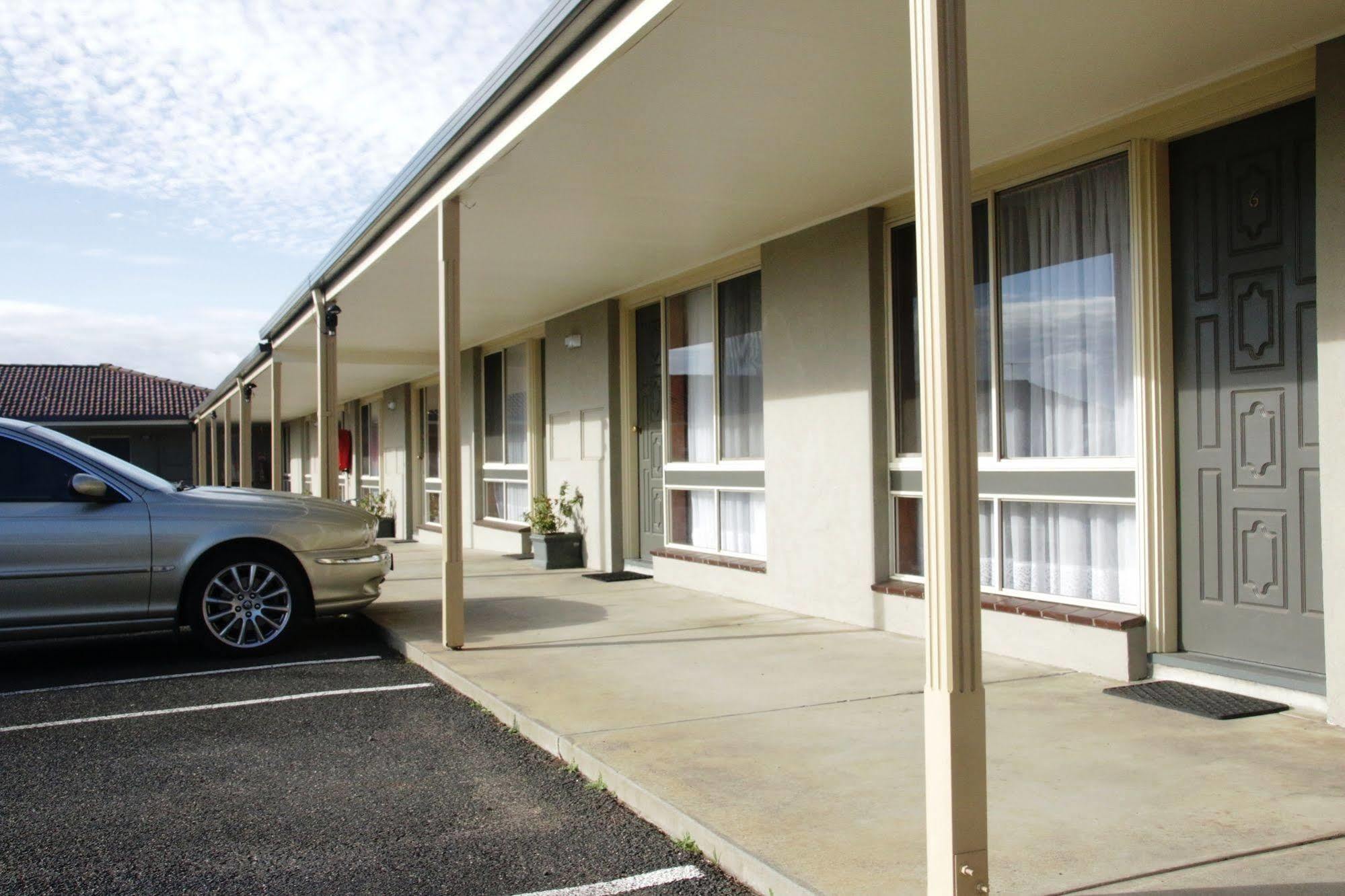 Golden Palms Motel 3*