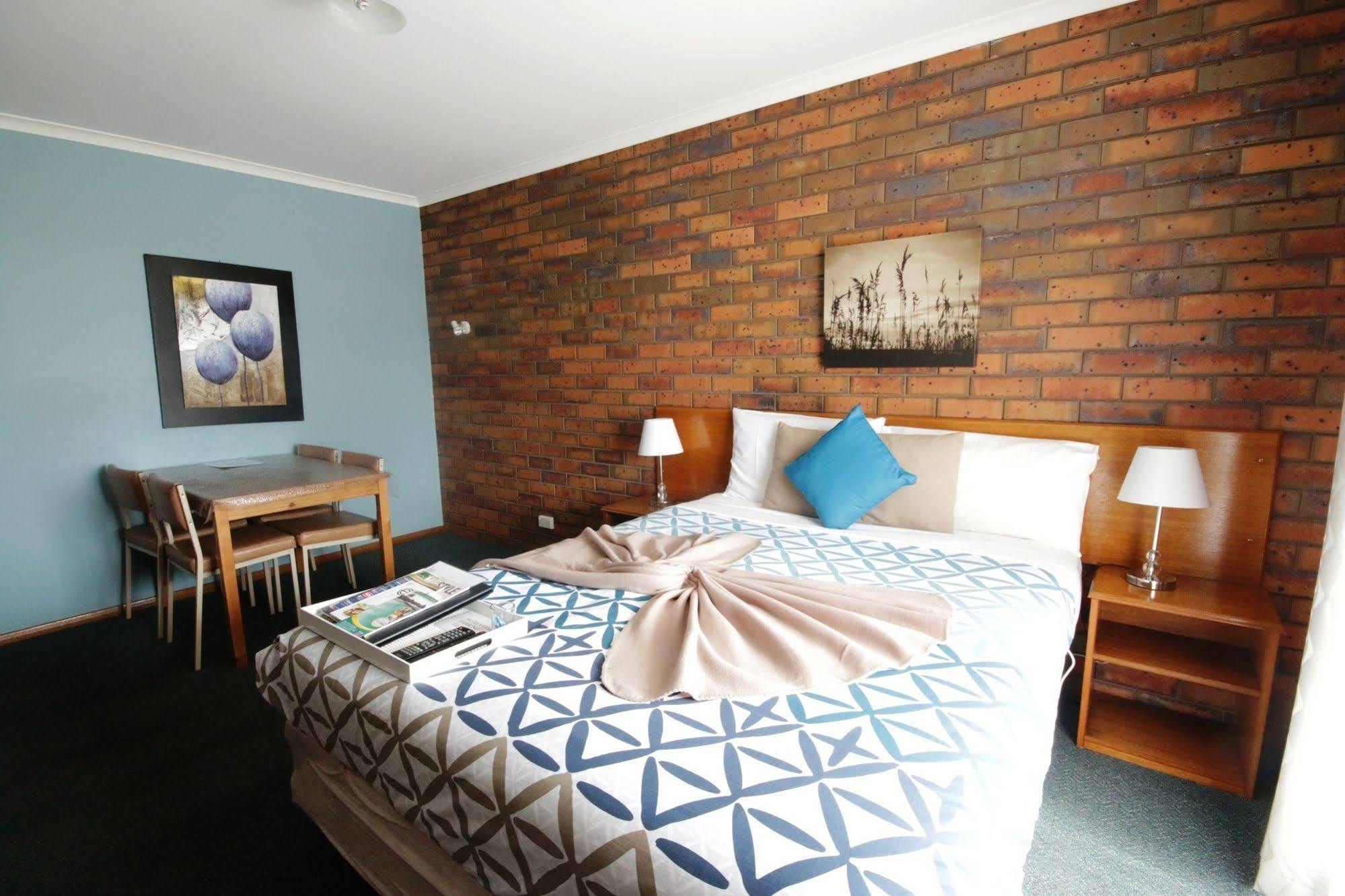Golden Palms Motel 3*