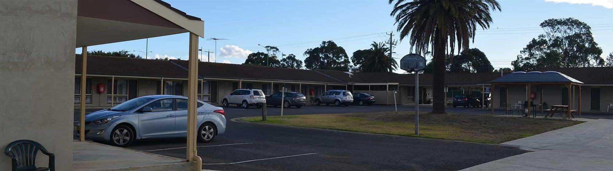 Golden Palms Motel 3*