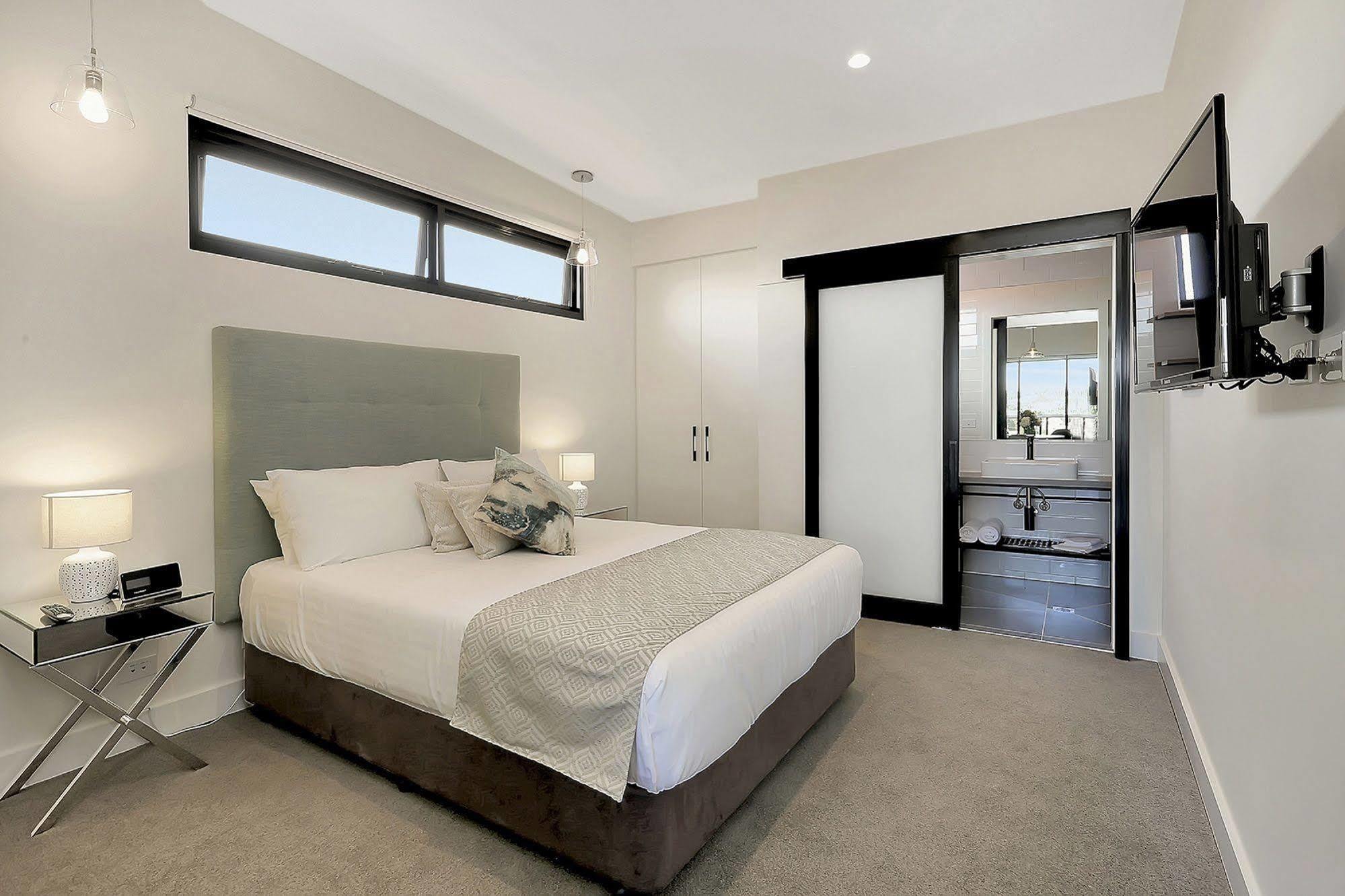 Devlin Aparthotel 4*