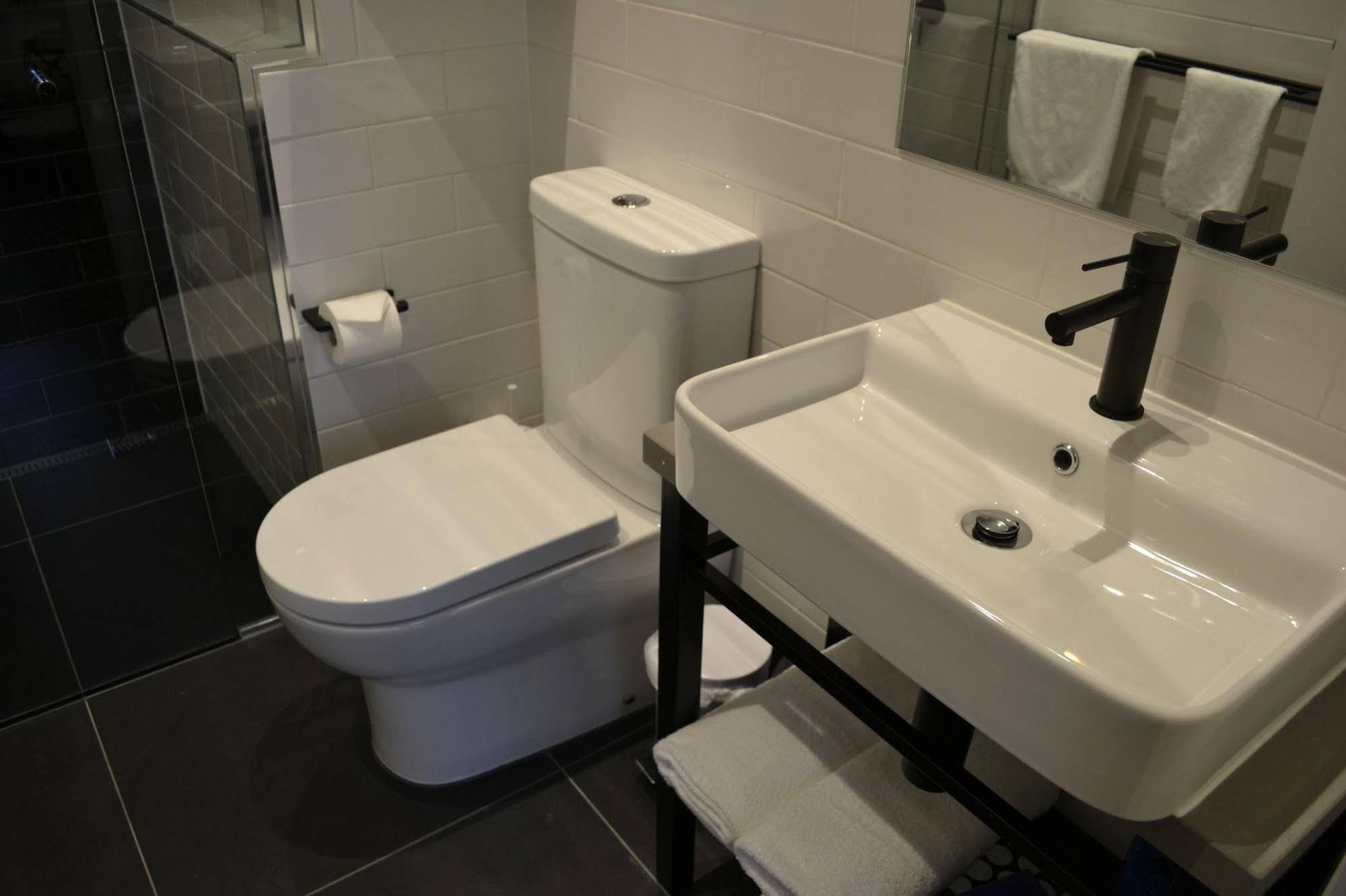 Devlin Aparthotel