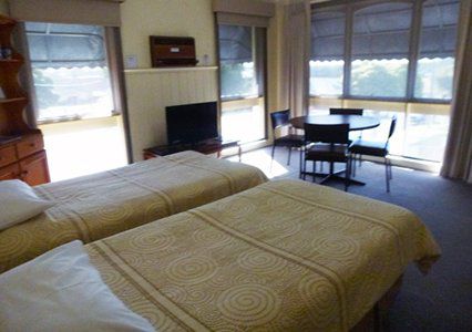 Hacienda Motel 3*