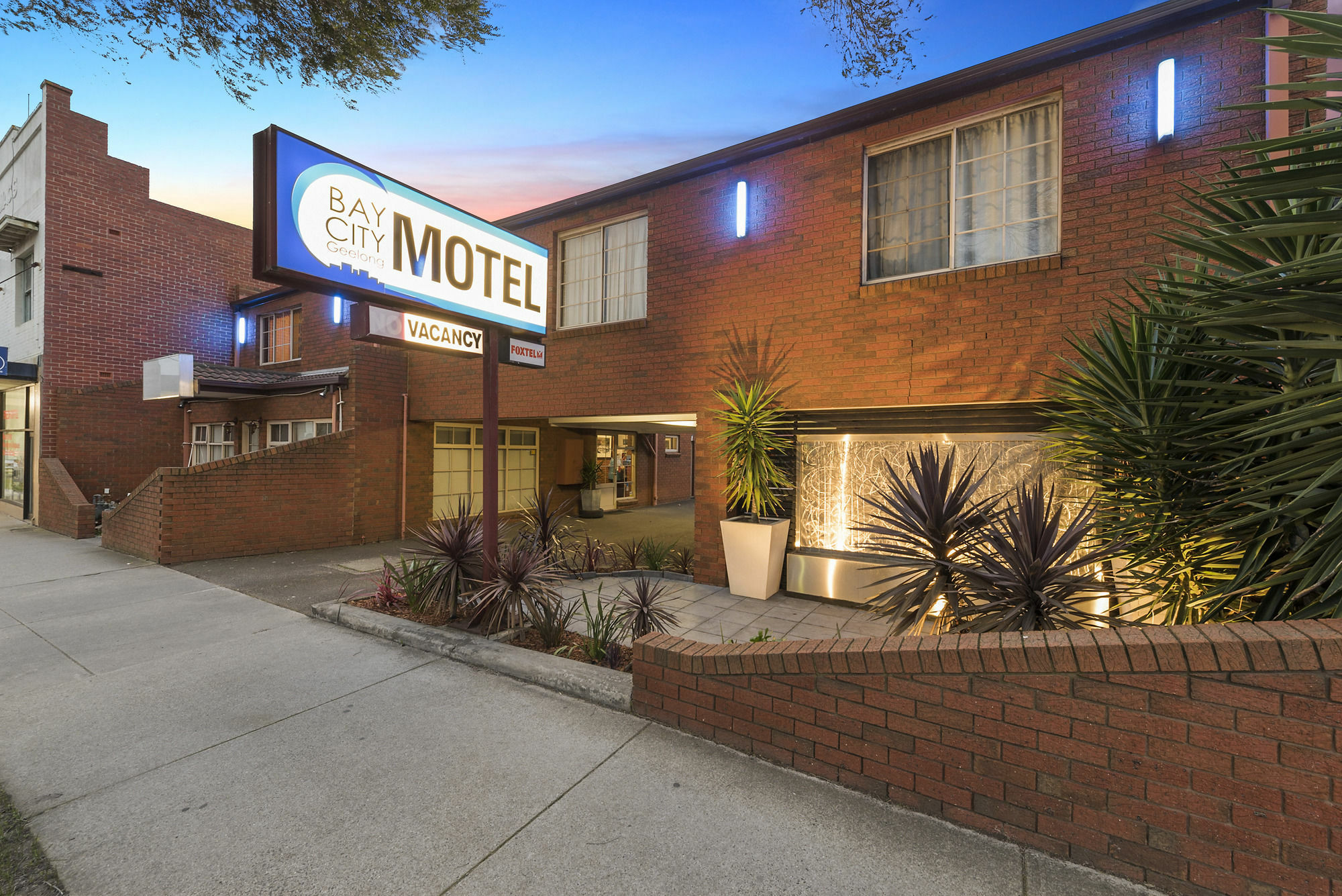 Bay Motel 4*