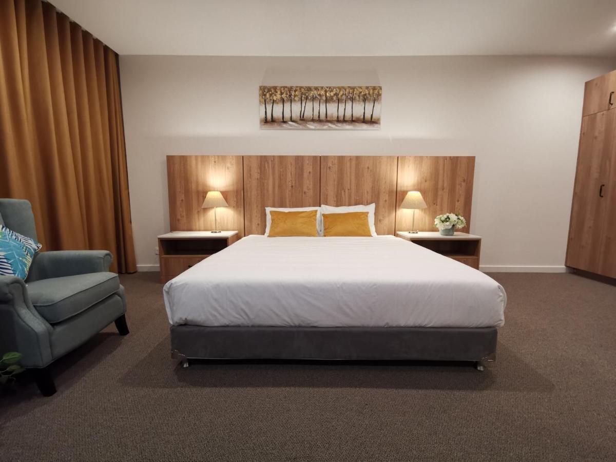 Parkside Motel 4*