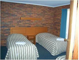 Golden Palms Motel