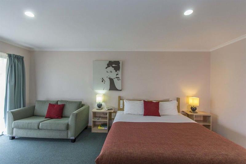 Rose Garden Motel 4*