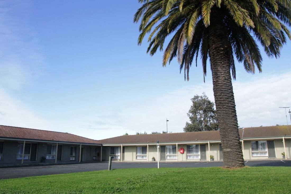 Golden Palms Motel