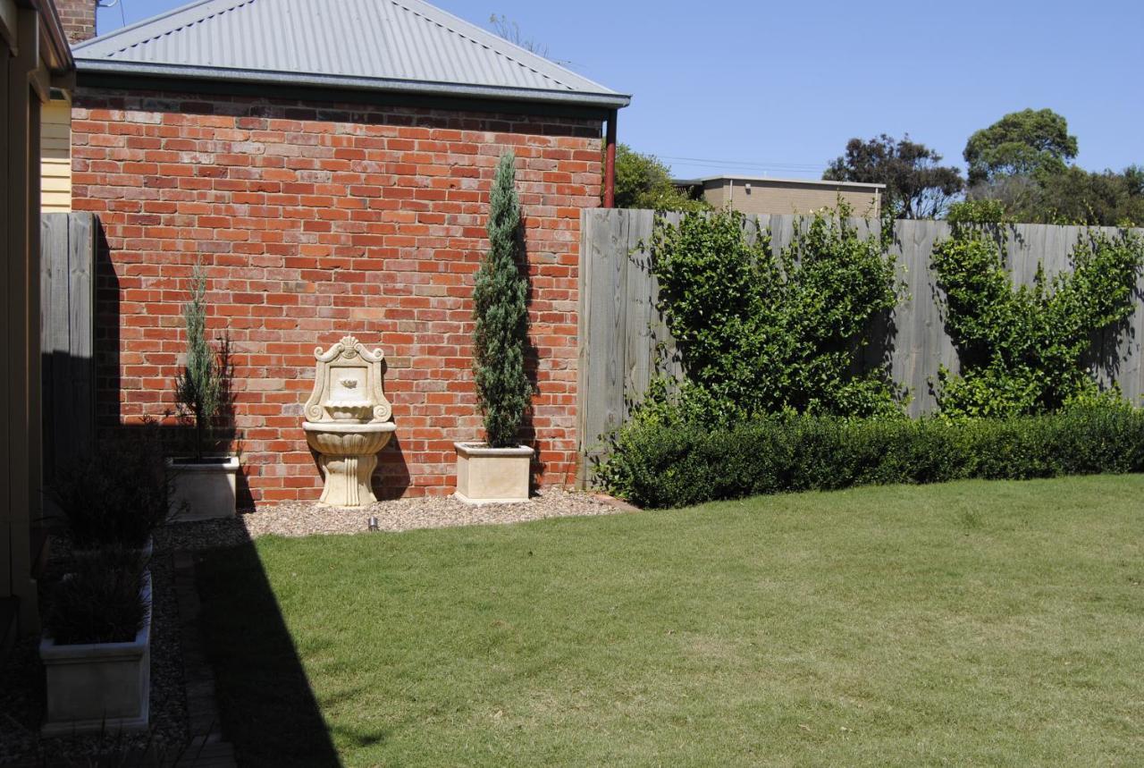 Sabina On Little Myers * Geelong