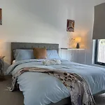 Evies East Retreat With Spa