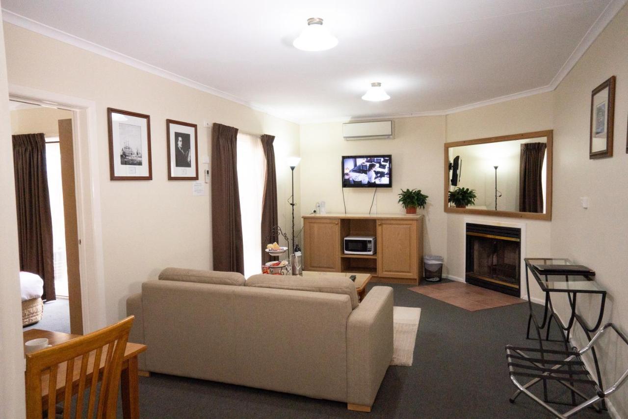 Admiralty Motel