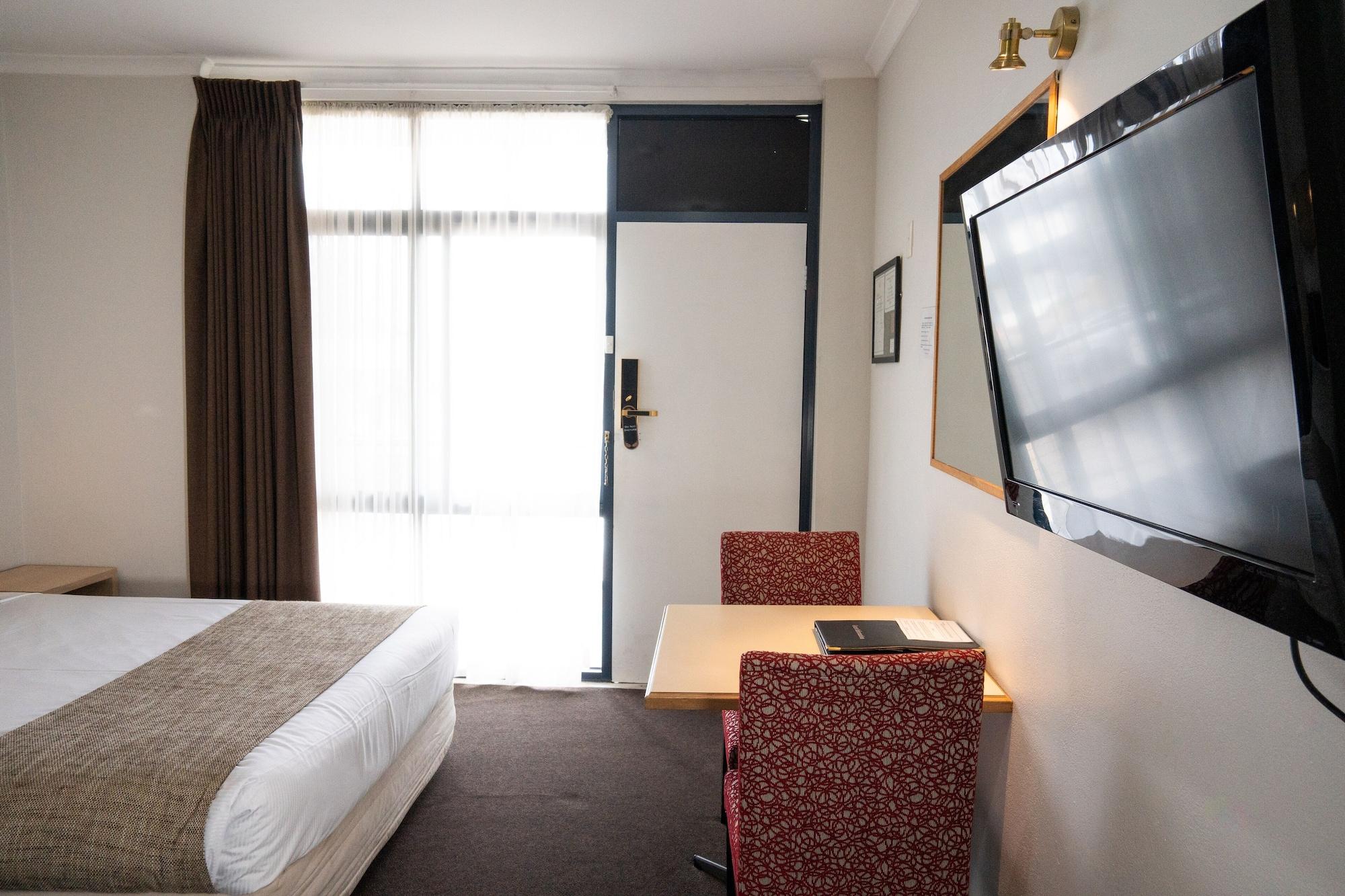 Admiralty Motel 3*