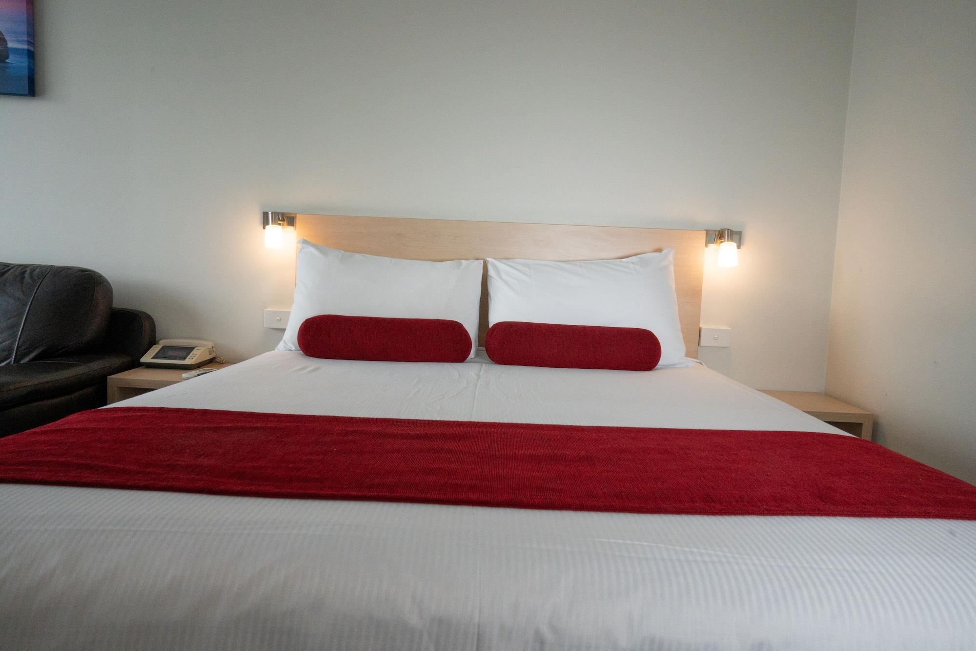 Admiralty Motel 3*
