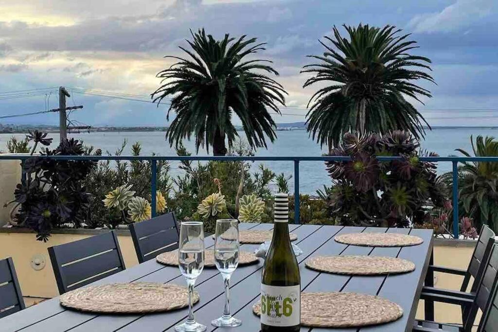 Waterfront Sub-penthouse With View *