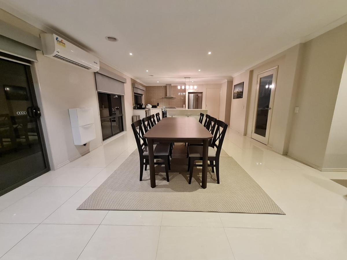 Stylish House In For Large Family Or Group Geelong