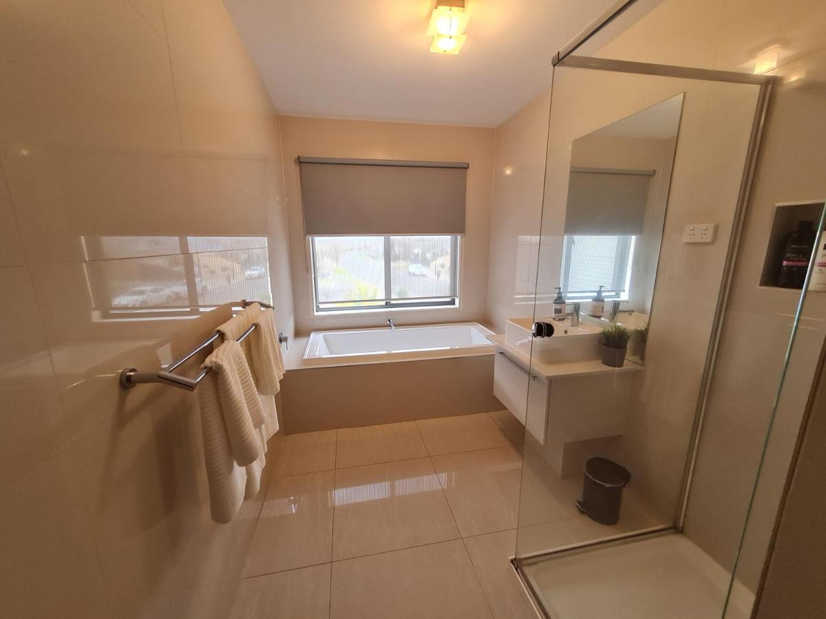 Stylish House In For Large Family Or Group Holiday home Geelong