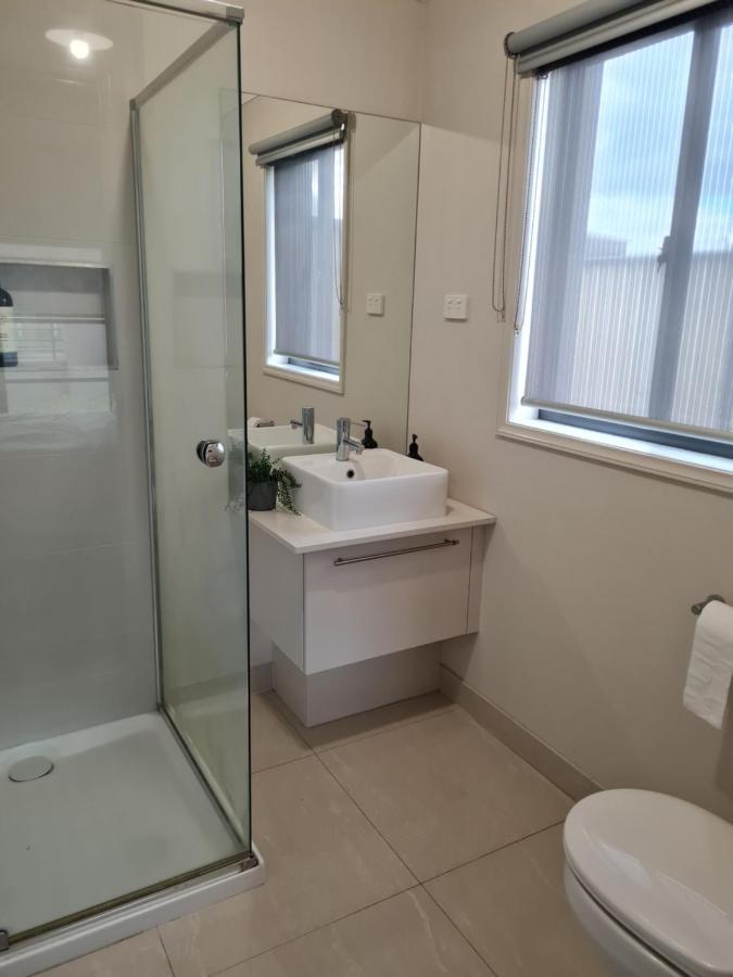 Stylish House In For Large Family Or Group Geelong