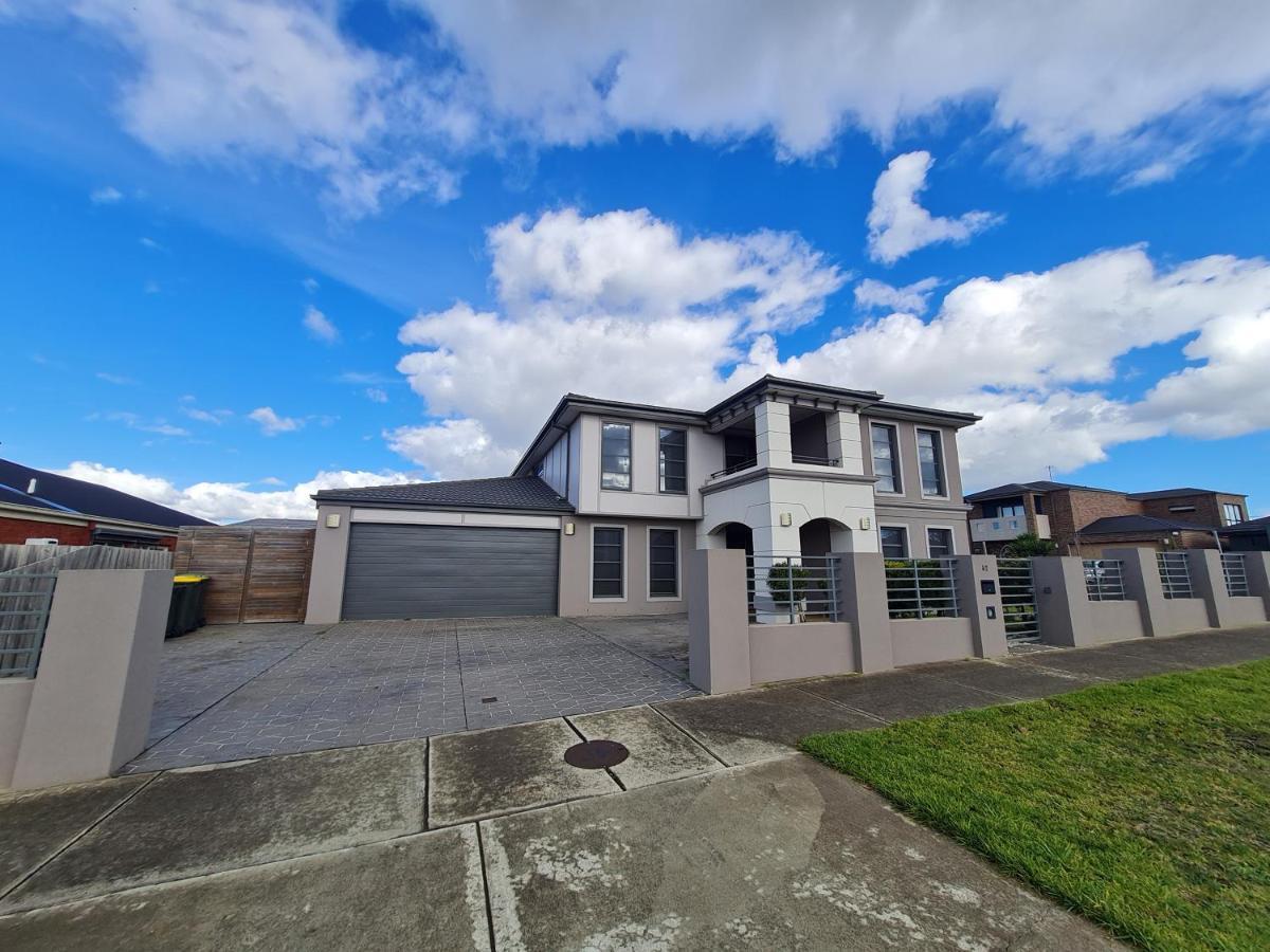 Stylish House In For Large Family Or Group Geelong