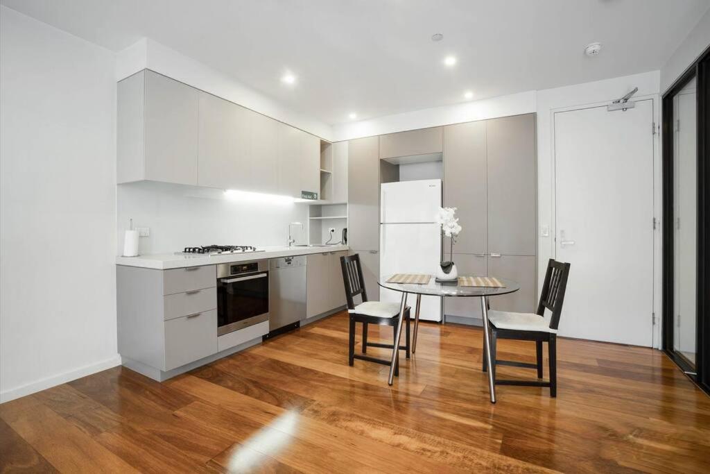 Apartment Beachfront Bliss: Luxury Living Geelong