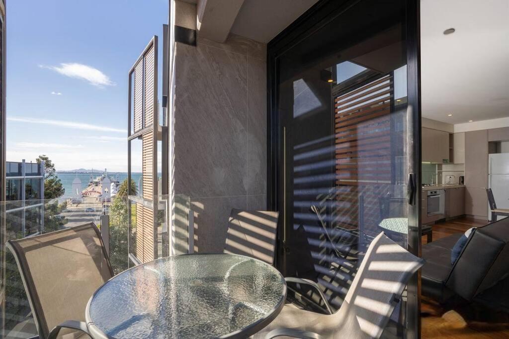 Beachfront Bliss: Luxury Living Apartment