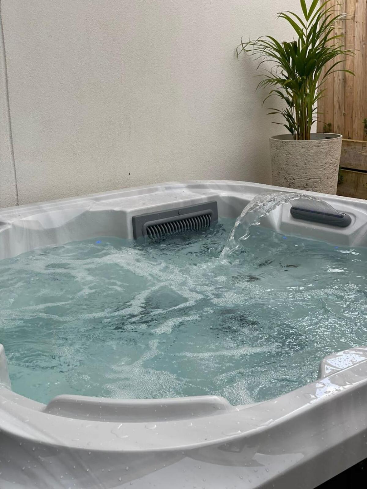 Evies East Retreat With Spa Holiday home *