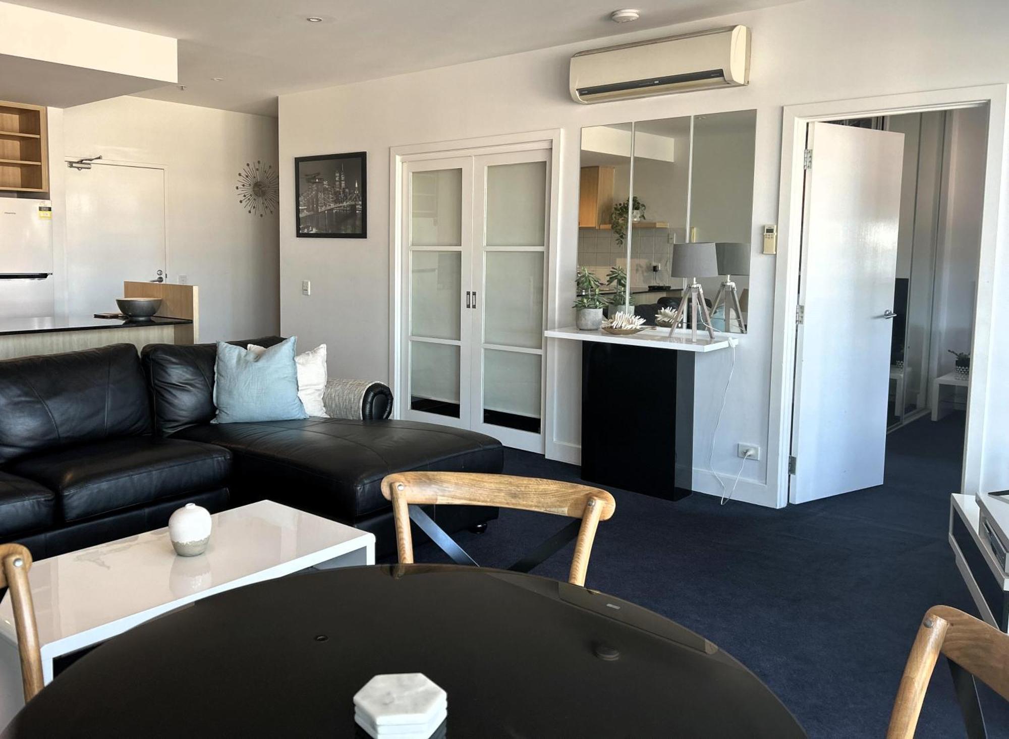 The Waterfront Apartment *