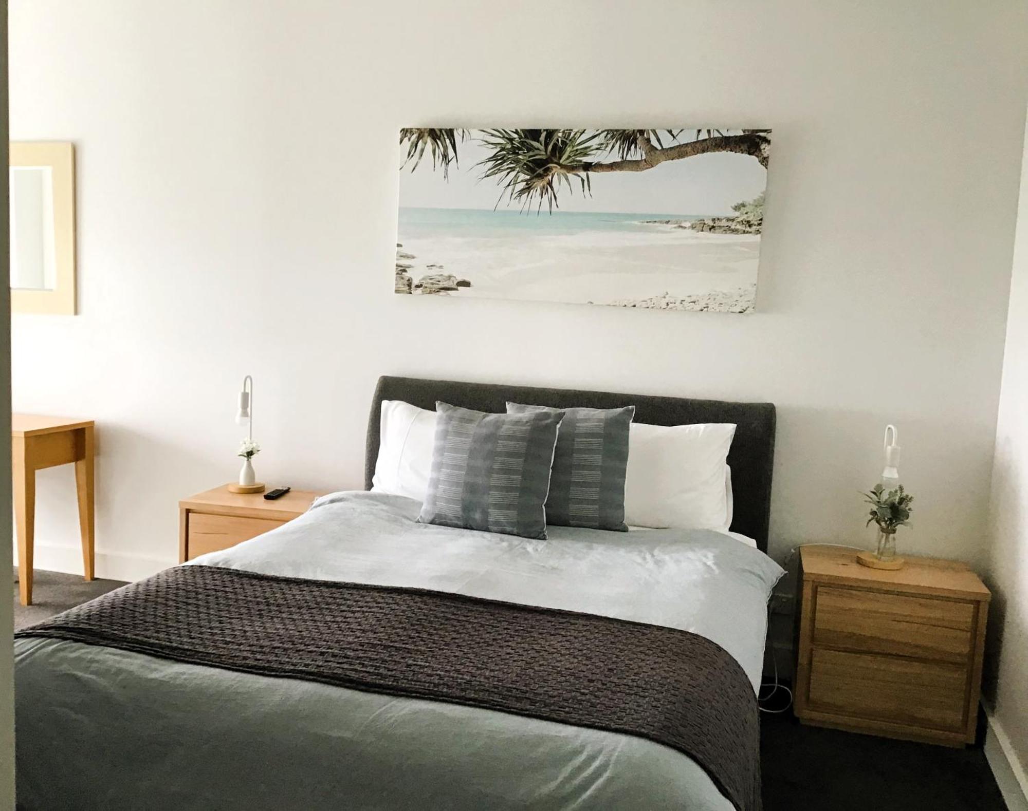 The Waterfront Apartment *