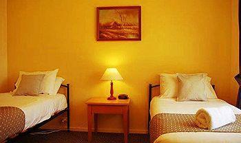 Parkwood & Motel