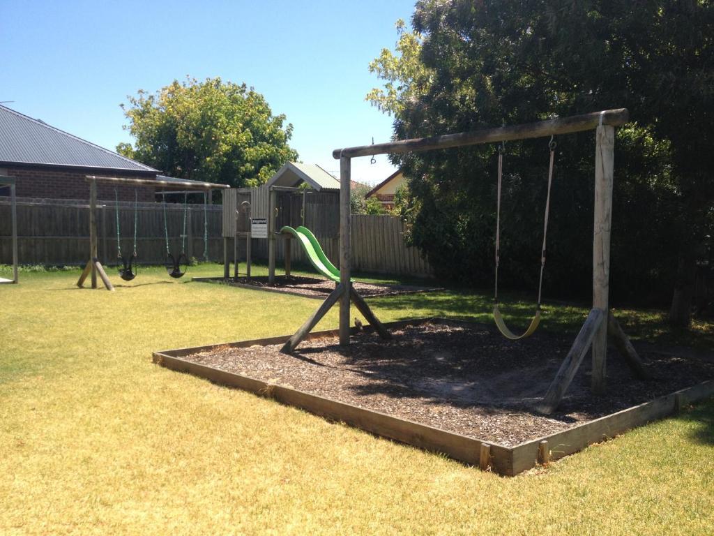 Rose Garden Motel 4*