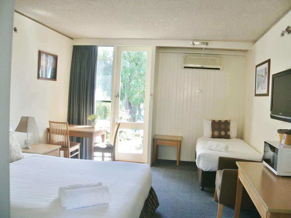 Parkwood & Motel