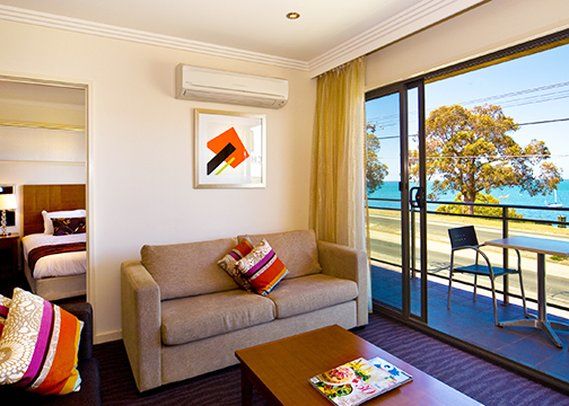 Chifley On The Esplanade 4*