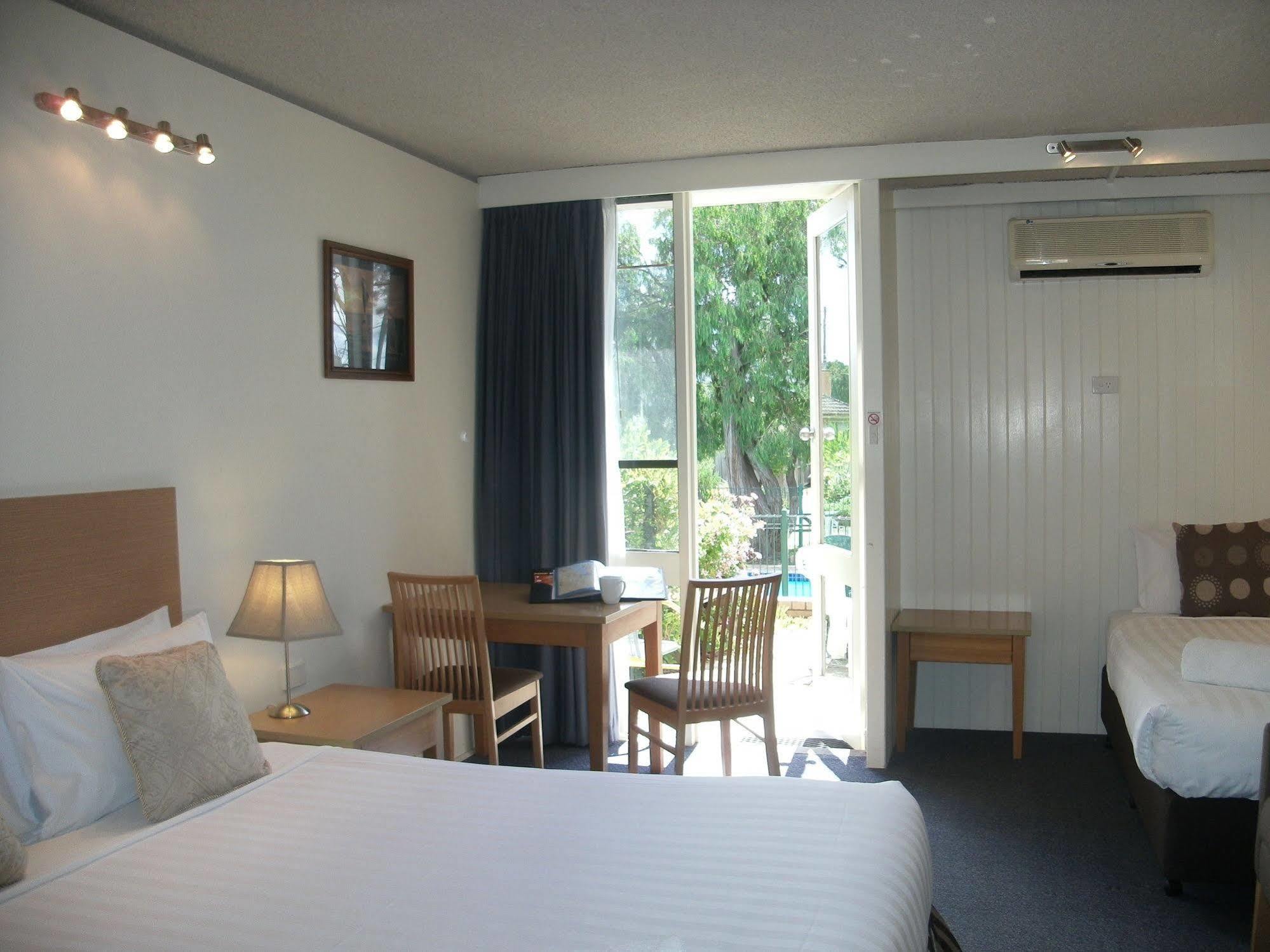 Parkwood & Motel